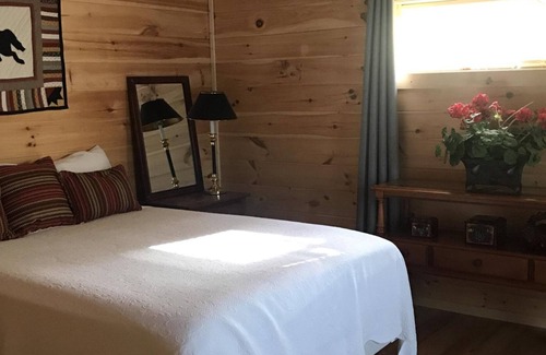 Tryon Cabin | Pet Friendly! Beautiful cabin close to wineries