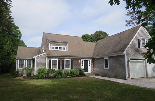 North Chatham House | Pet friendly! Beautiful decor and great outdoor entertaining space for the whole family.