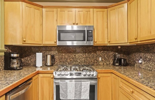 East Raleigh House | Pet Friendly|Beautiful Neighborhood|DT Raleigh