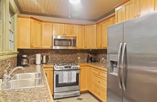 East Raleigh House | Pet Friendly|Beautiful Neighborhood|DT Raleigh