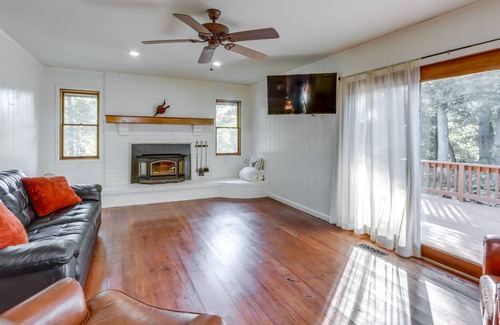 Benton County House | Pet-Friendly Bentonville Retreat w/ Peaceful Deck!
