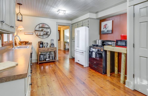 Benton County House | Pet-Friendly Bentonville Retreat w/ Peaceful Deck!