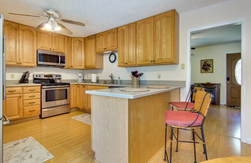 Ridgecrest House | Pet-Friendly Black Mountain Vacation Home w/Deck