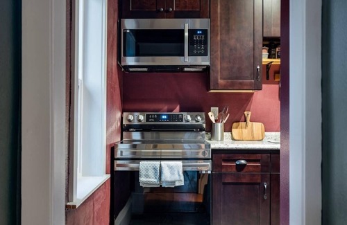 Sandpoint House | Pet friendly Boutique Townhome - Sauna & Hot tub