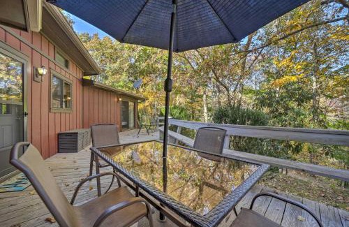 Almond House | Pet-Friendly Cabin - 1 Mi From Fontana Lake!