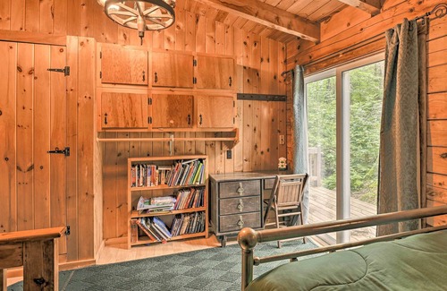The Forks Cabin | Pet-Friendly Cabin in The Forks w/ Fire Pit!