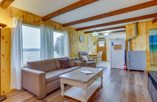 Mauston Cabin | Pet-Friendly Cabin Retreat: Wisconsin River Access