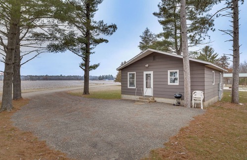 Mauston Cottage | Pet-friendly Cabin Retreat: Wisconsin River Access