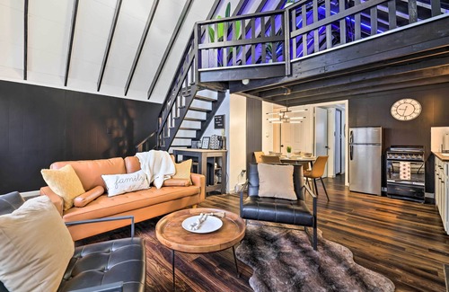 Pocono Lake Cottage | Pet-friendly Cabin w/Hot Tub in Pocono Lake!