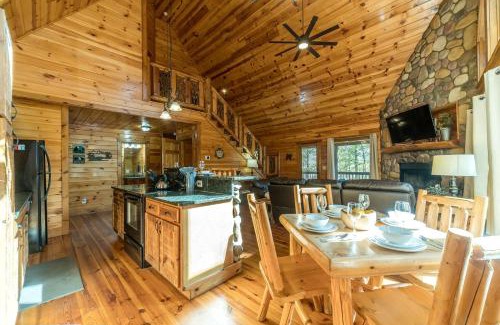 Cleveland House | Pet-Friendly Cabin with Outdoor Living Space in Cleveland, Georgia