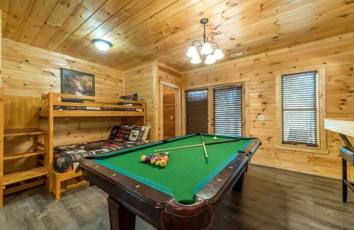 Cleveland House | Pet-Friendly Cabin with Outdoor Living Space in Cleveland, Georgia