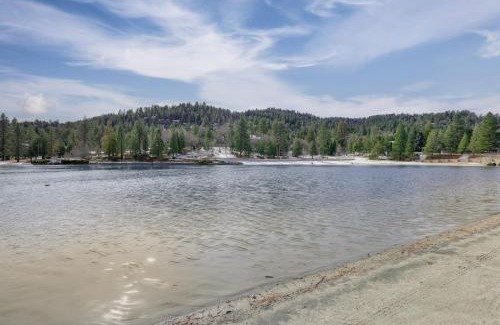 Crestline House | Pet-Friendly California Abode with Fenced-In Yard!