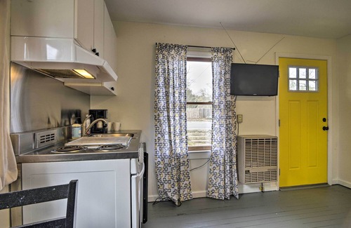 Carrboro Cottage | Pet-Friendly Carrboro Cottage < 1 Mi to Carr Mall