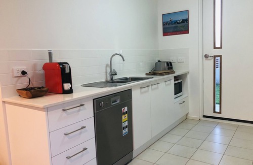 Queanbeyan East House | Pet-Friendly Central Stay | 2BR/2BA + Fenced Yard & Covered Secure Parking!