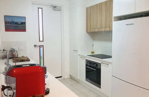 Queanbeyan East House | Pet-Friendly Central Stay | 2BR/2BA + Fenced Yard & Covered Secure Parking!