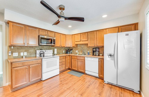 Charlotte House | Pet-Friendly Charlotte Home w/Deck Near Uptown!