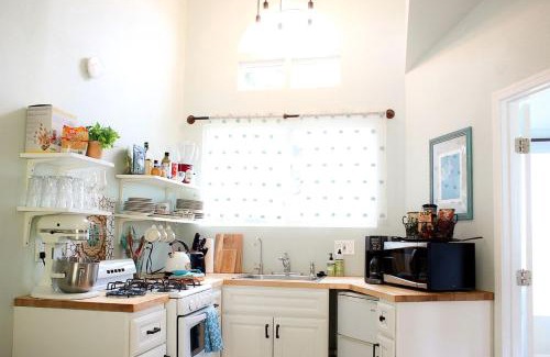 Rainbow CDP House | Pet Friendly Charming Cottage with Incredible Views and Hot-tub in Rainbow, California