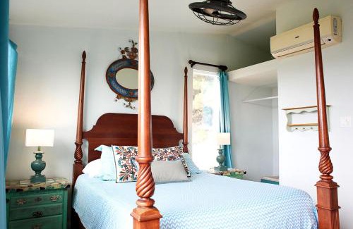 Rainbow CDP House | Pet Friendly Charming Cottage with Incredible Views and Hot-tub in Rainbow, California