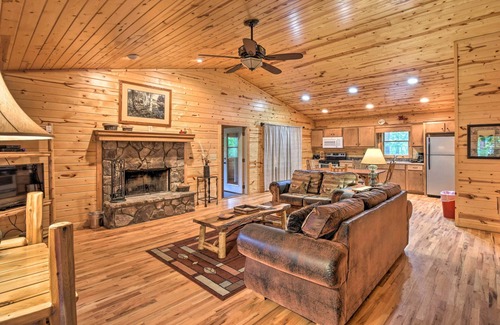 Helen Cabin | Pet-Friendly Clarkesville Cabin Rental Near Helen!