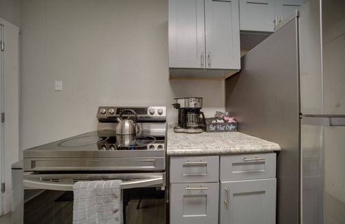 Cleveland Apartment | Pet-friendly Cleveland Townhome, 2 Mi to Downtown!