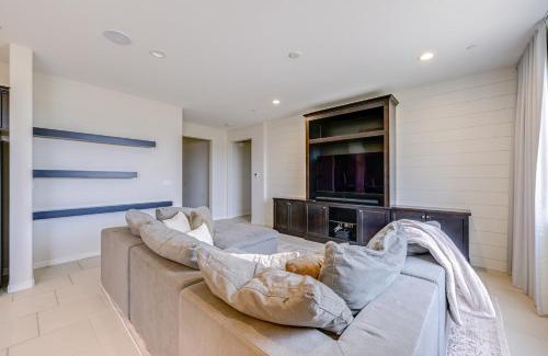 Clovis House | Pet-Friendly Clovis Home - Near Mall and Waterpark!
