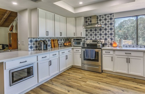 Yosemite Lakes House | Pet-Friendly Coarsegold Vacation Rental w/Deck!