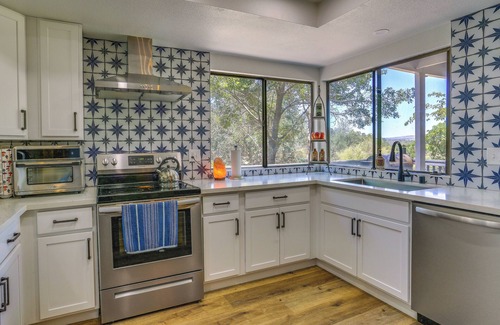 Yosemite Lakes House | Pet-Friendly Coarsegold Vacation Rental w/Deck!