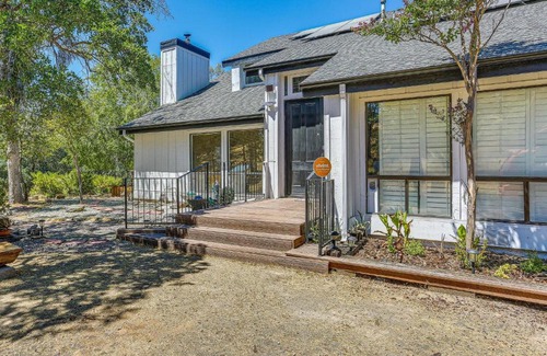 Yosemite Lakes House | Pet-Friendly Coarsegold Vacation Rental with Deck!