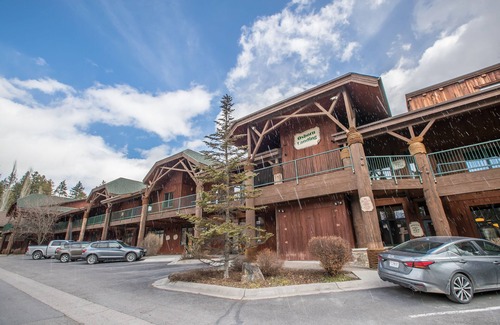 Bigfork Condo | Pet friendly condo on the banks of the Swan River Property in Downtown Bigfork - Bearister Den