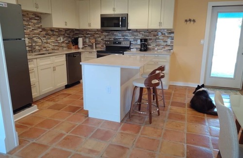 Port St. Joe Cottage | Pet Friendly Cottage-3 blocks from Beach New fenced yard.