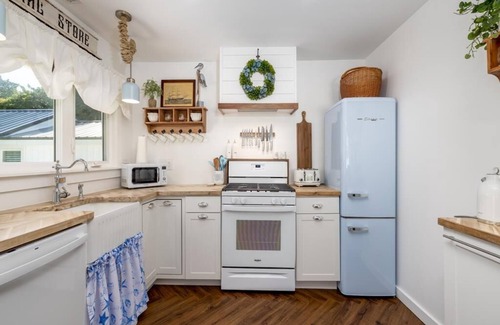 Villas House | Pet Friendly Cottage Near the Bay
