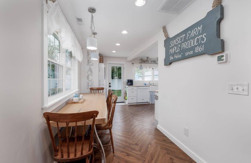 Villas House | Pet Friendly Cottage Near the Bay