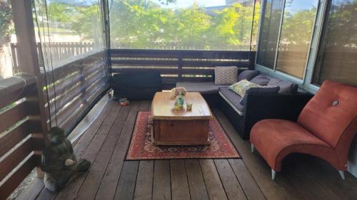 Bongaree House | Pet Friendly Cottage With Waterviews