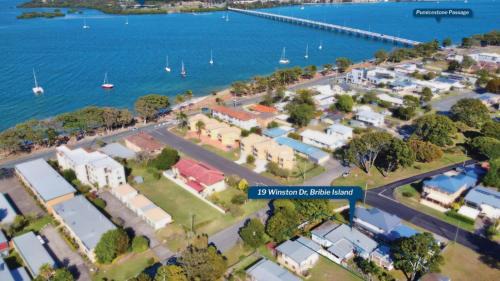 Bongaree House | Pet Friendly Cottage With Waterviews