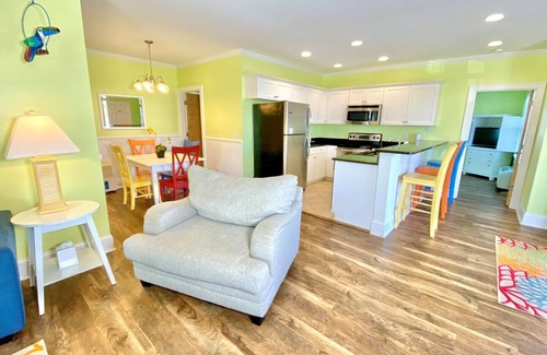 Atlantic Beach Hotel | Pet-friendly, Covered Porch, 3 Blocks to Beach! Unit 121