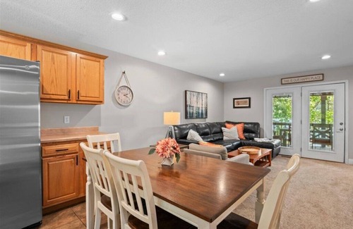 Sharps Chapel Condo | Pet friendly. Covered Dock. Lakeside Firepit. August & September dates available