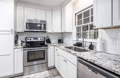 Durham House | Pet Friendly Cozy 3BRM fully Fenced yard