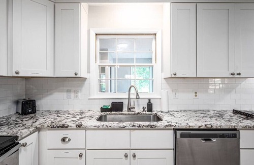 Durham House | Pet Friendly Cozy 3BRM fully Fenced yard