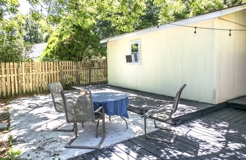 Charleston Cottage | Pet Friendly Cozy Cottage on James Island