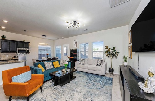 John T White House | Pet friendly Cozy Home w/Fenced Backyard-15 mins to AT&T -Fortworth Stockyards