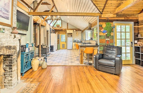 Belvedere Park Cabin | Pet-Friendly Decatur Escape: < 4 Mi to Dtwn!