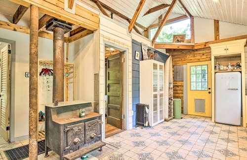 Belvedere Park Cabin | Pet-Friendly Decatur Escape: < 4 Mi to Dtwn!