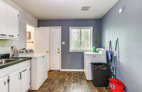 Decatur House | Pet-Friendly Decatur House Near Huntsville!