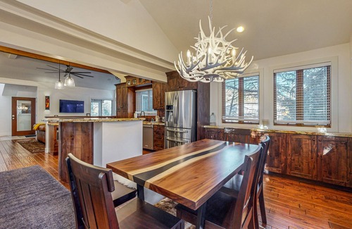 South Snyderville Basin House | Pet-friendly duplex w/mountain views, 2 en suite bedrooms, shared firepit, deck