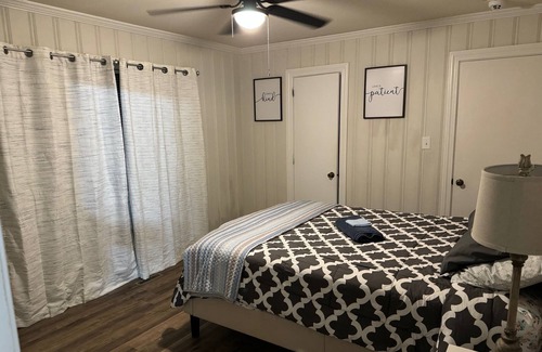 Rocky Mount House | Pet-friendly Eclectic 3bed Ranch near HWY-301