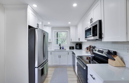 East Stroudsburg House | Pet-Friendly Family Retreat, 4BR, Hot Tub, GameRoom
