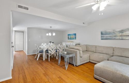 Folly Field House | Pet Friendly Folly Field Beach Stones Throw Villa 3 bed 2 & one half bath