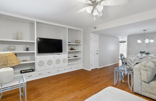 Folly Field House | Pet Friendly Folly Field Beach Stones Throw Villa 3 bed 2 & one half bath