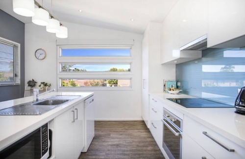 Narrawallee House | Pet friendly family home close to the beach in Narrawallee