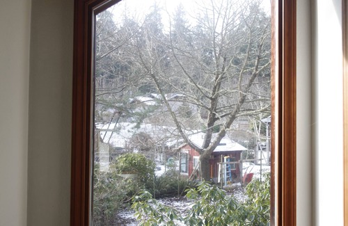 Langley Cabin | Pet-friendly/family-friendly private sanctuary on 1/2 acre . Walk to Langley.